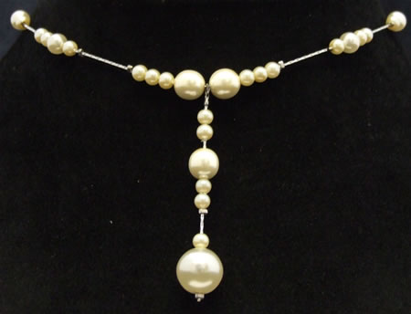 Pearl necklace with fine silver wire