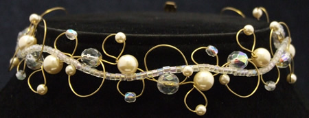 Choker with gold wire crystal and pearl
