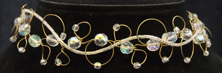 Choker with hooped gold wire