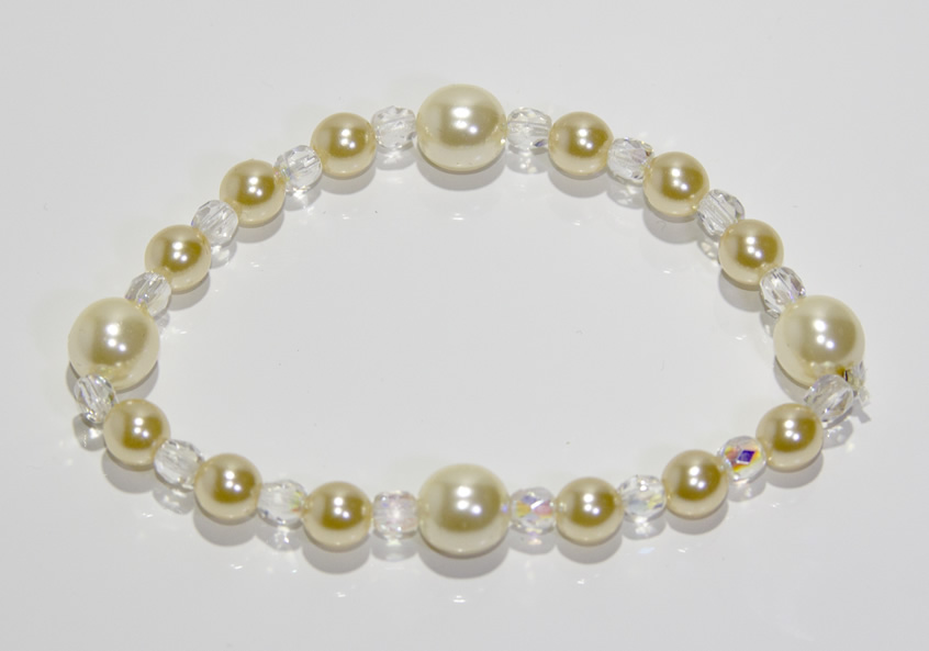 Image of Pearl and crystal bracelet on elastic
